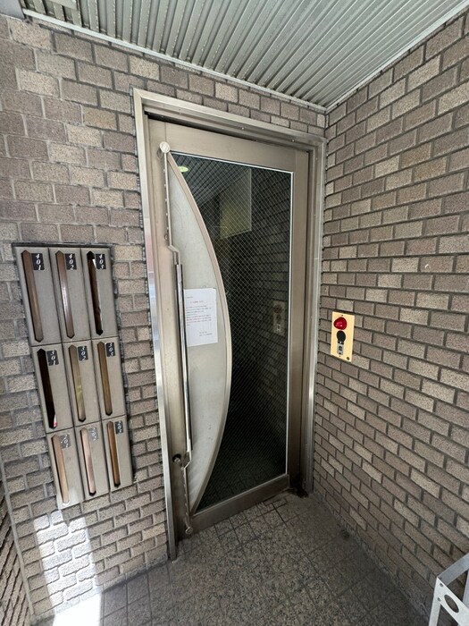 物件外観写真6　(エントランス部分)