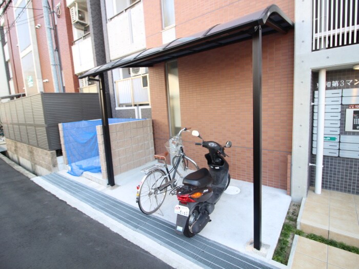 物件外観写真3　(駐輪場)