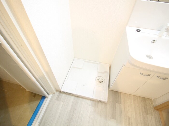 物件内観写真13　(洗濯機置場)