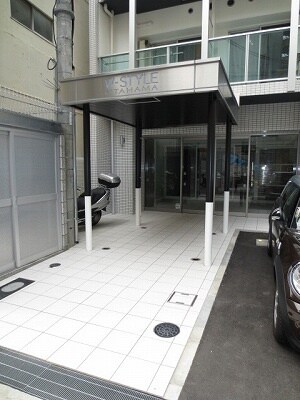 物件外観写真2　(エントランス部分)