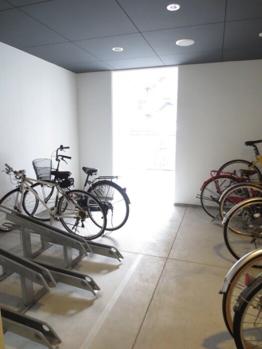 物件外観写真4　(駐輪場)