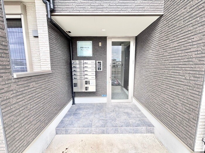 物件外観写真5　(エントランス部分)