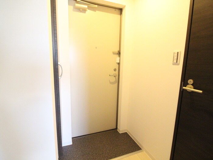 物件内観写真16　(玄関)