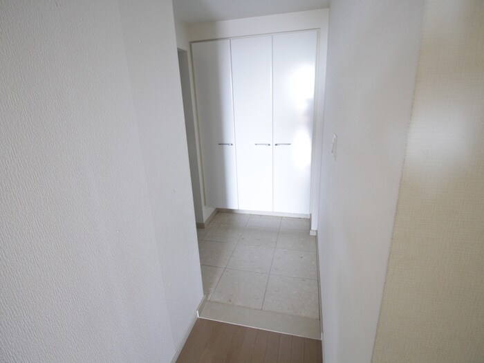 物件内観写真7　(玄関)