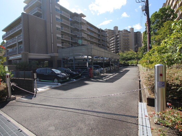 物件外観写真3　(駐車場)