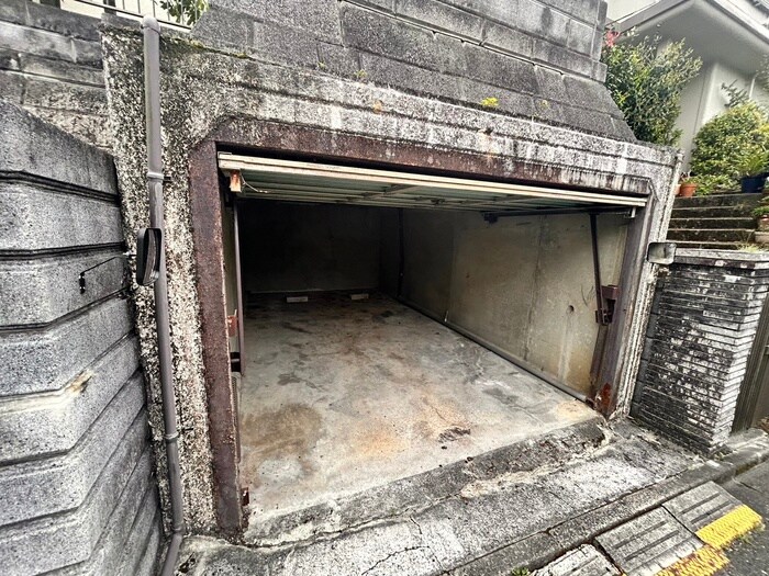 物件外観写真6　(駐車場)