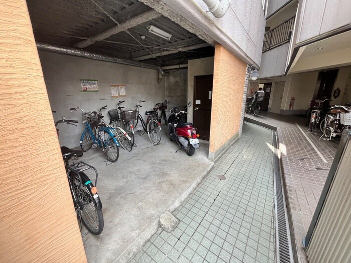 物件外観写真4　(駐輪場)