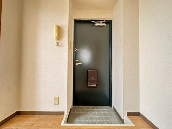 物件内観写真13　(玄関)