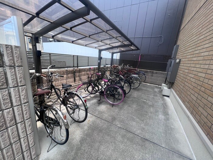 物件外観写真4　(駐輪場)