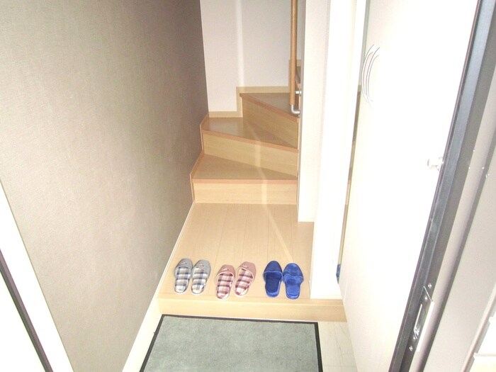 物件内観写真16　(玄関)