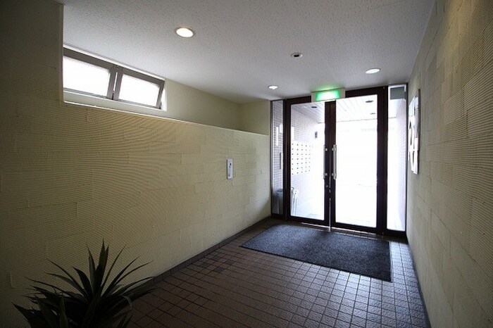 物件外観写真4　(エントランス部分)