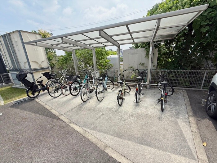 物件外観写真4　(駐輪場)