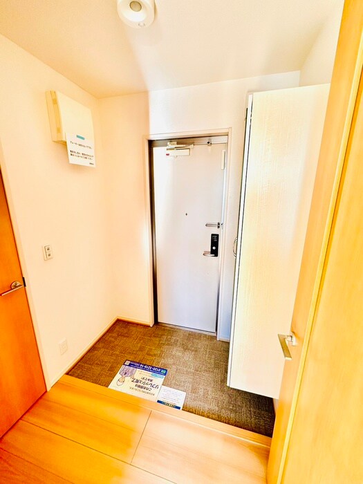 物件内観写真13　(玄関)