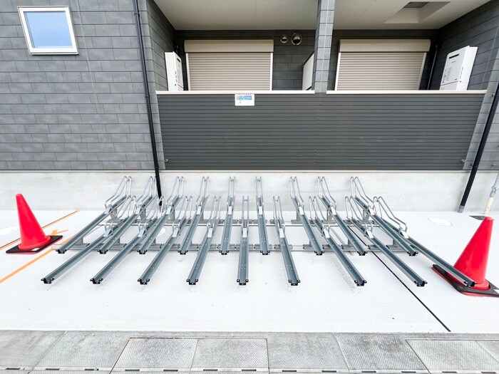 物件外観写真2　(駐輪場)