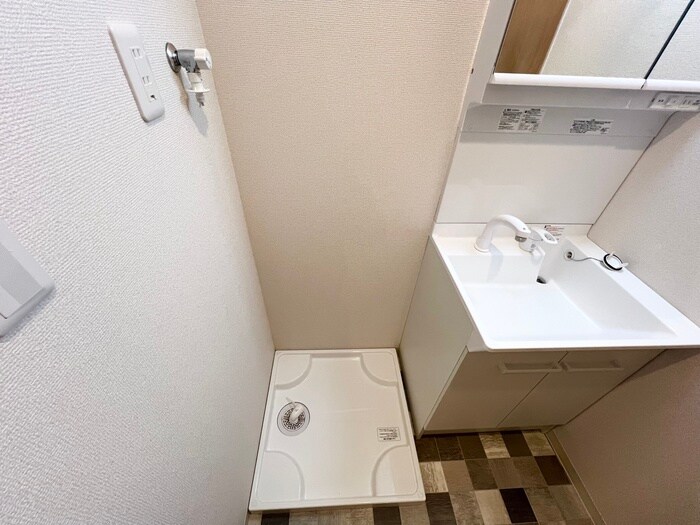 物件内観写真14　(洗濯機置場)