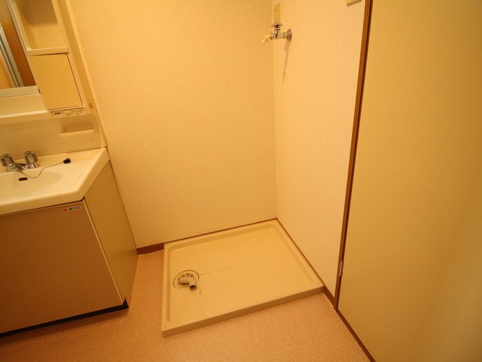 物件内観写真12　(洗濯機置場)