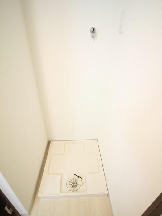 物件内観写真14　(洗濯機置場)