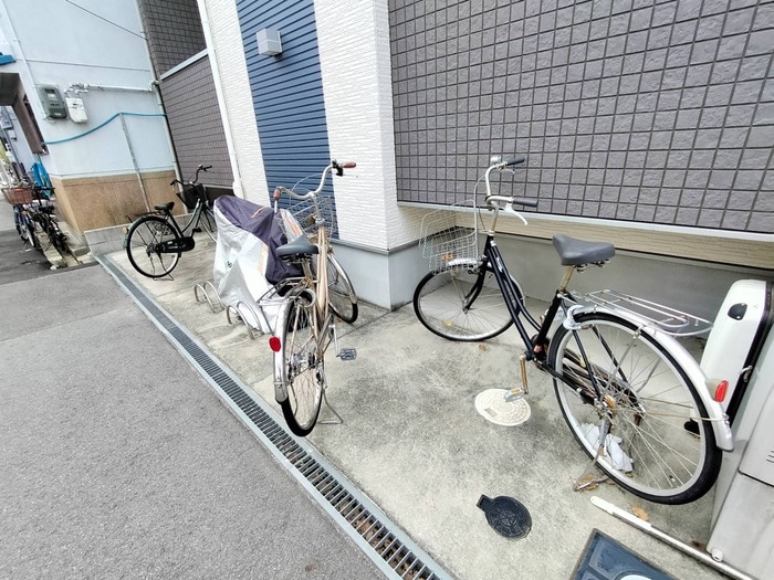 物件外観写真2　(駐輪場)