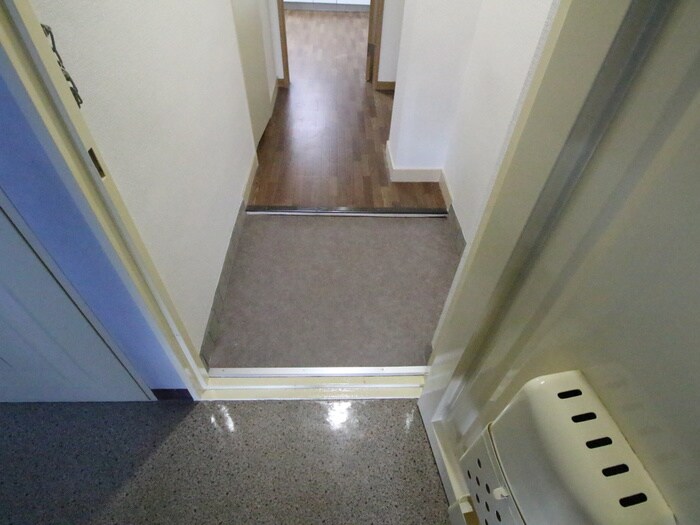 物件内観写真7　(玄関)