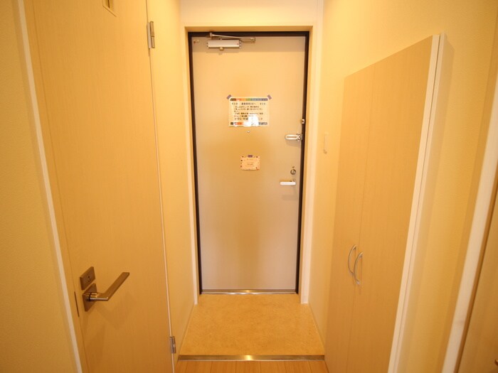 物件内観写真7　(玄関)