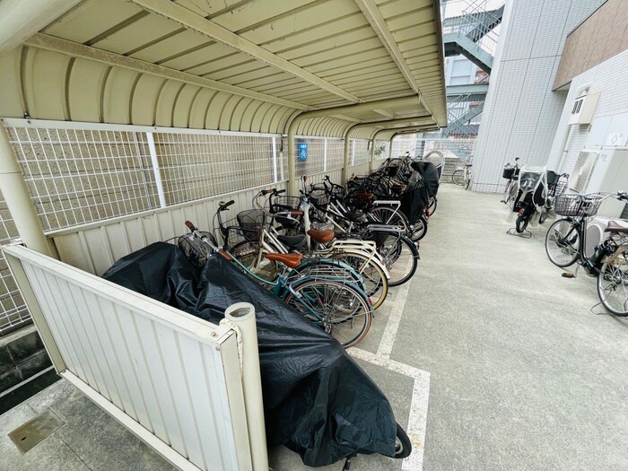 物件外観写真4　(駐輪場)