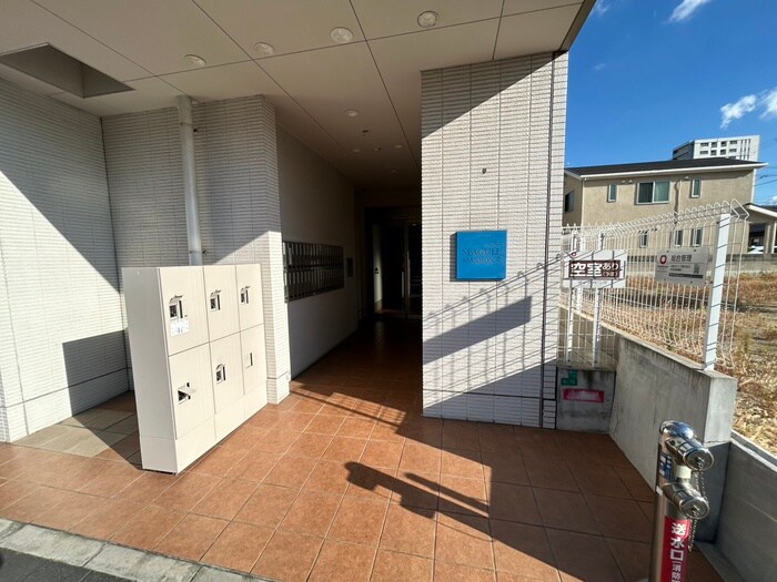 物件外観写真5　(エントランス部分)