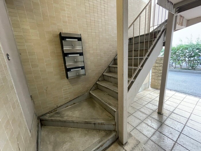 物件外観写真4　(エントランス部分)