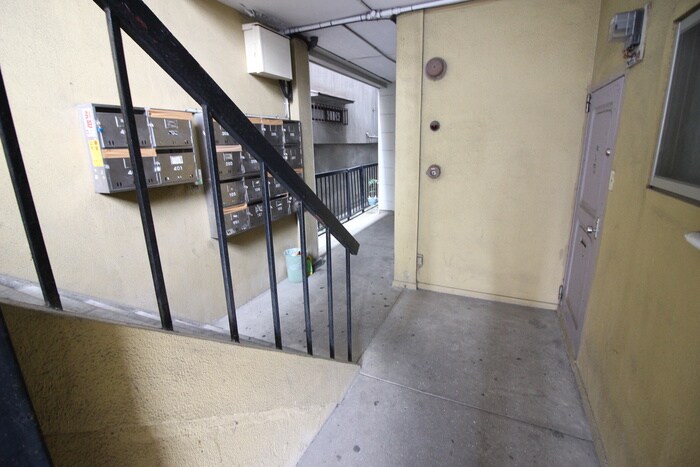 物件外観写真5　(エントランス部分)