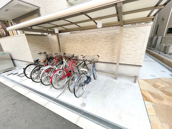物件外観写真4　(駐輪場)