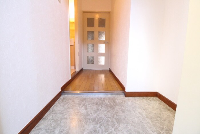 物件内観写真7　(玄関)