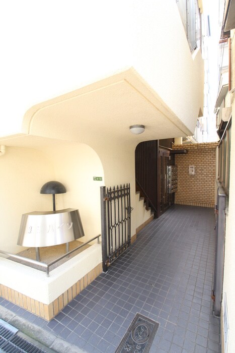 物件外観写真5　(エントランス部分)