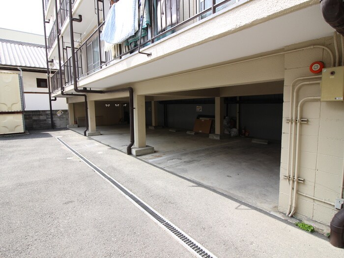 物件外観写真3　(駐車場)