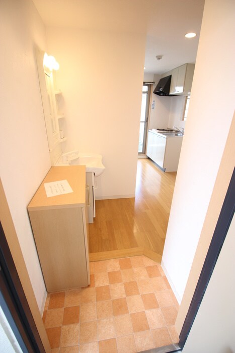 物件内観写真7　(玄関)