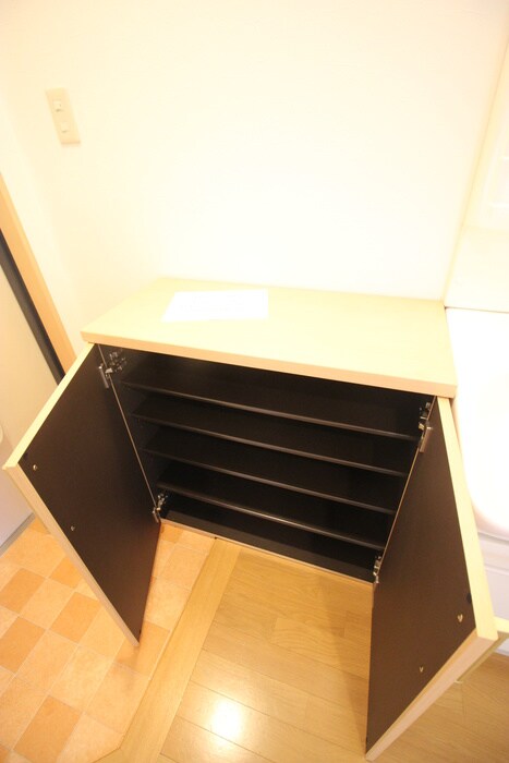 物件内観写真8　(靴箱)