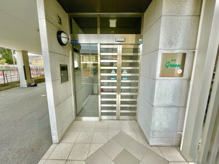 物件外観写真6　(エントランス部分)