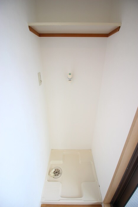 物件内観写真12　(洗濯機置場)