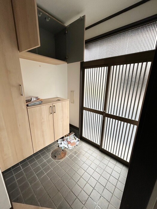 物件内観写真10　(玄関)