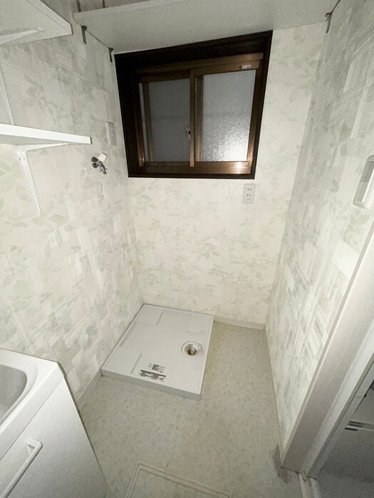 物件内観写真16　(洗濯機置場)