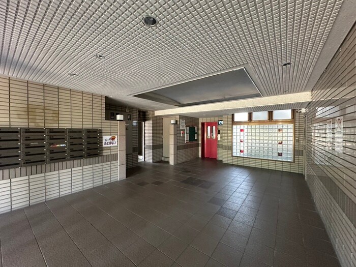 物件外観写真3　(エントランス部分)