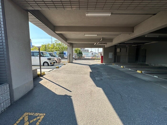 物件外観写真5　(駐車場)