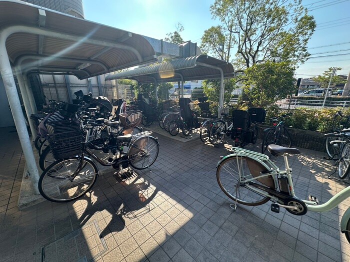 物件外観写真6　(駐輪場)