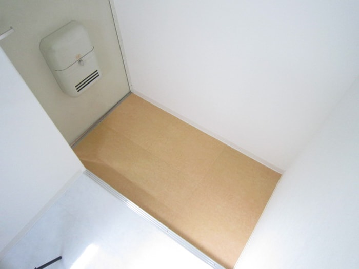 物件内観写真12　(玄関)