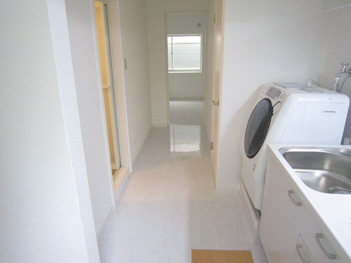 物件内観写真13　(廊下)