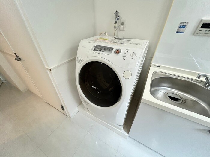 物件内観写真15　(洗濯機置場)