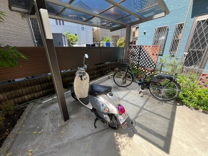 物件外観写真4　(駐輪場)