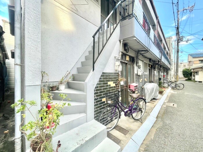 物件外観写真2　(エントランス部分)