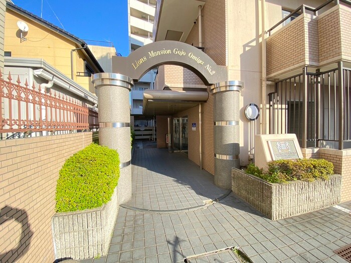 物件外観写真2　(エントランス部分)