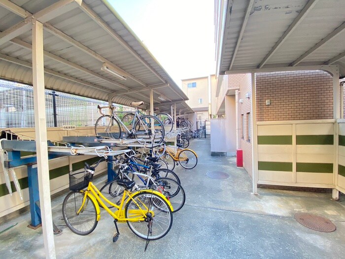 物件外観写真5　(駐輪場)