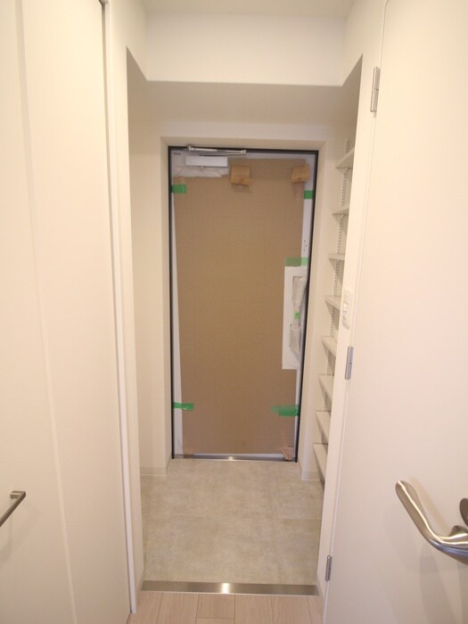 物件内観写真11　(玄関)