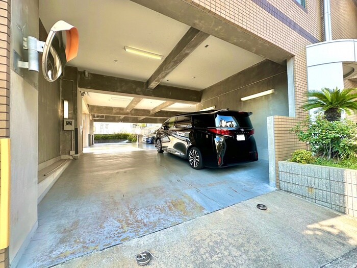 物件外観写真5　(駐車場)